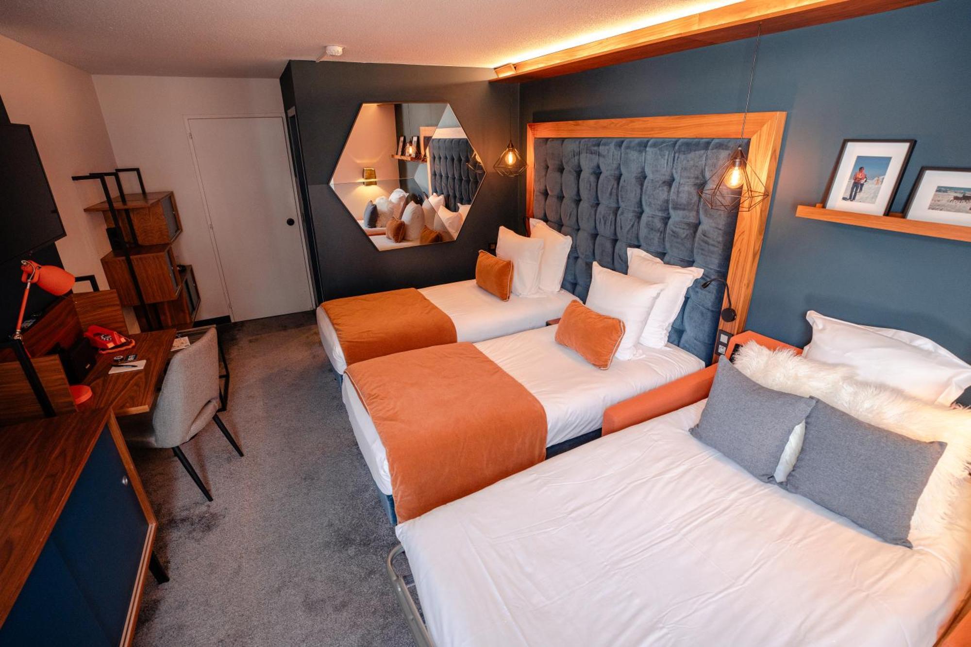 Fahrenheit Seven Hotel 4*